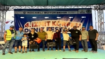 4. İzmit Körfezi Deniz Festivali renkli görüntülere sahne oldu; Sahilde şenlik, denizde yarış