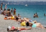 Antalya plajları cıvıl cıvıl