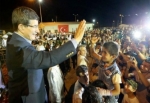 Bakan Davutoğlu Suriyelilerle birlikte slogan attı