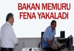 Bakana oyun oynarken yakalandı