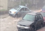 Bandırma'da yağış hayatı felç etti