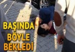 Başında böyle bekledi