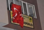 BDP binasına Türk bayrağı astılar