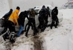 Bursa'da kar yolları kapattı