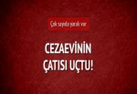 Cezaevinin çatısı uçtu: Çok sayıda mahkum yaralı