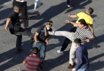 CHP'li vekil eylemcilere saldırdı