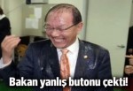 Eğitim bakanı yanlış butona basınca sırılsıklam oldu!