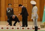 Erdoğan'dan yine bayrağı yerde bırakmadı