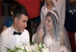 Kendi düğününe yetişemeyen asker, gelinine kavuştu!