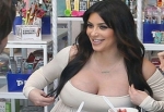 Kim Kardashian'ın dudakları kontrolden çıktı