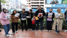 Kocaeli’de gelenek bozulmadı, kitaplar yine ilk ağaçlarda açtı!
