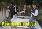 Marmara Depremi'nde Yakınlarını Kaybedenler Mezarlıklara Akın Etti