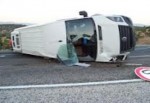 Mersin'de minibüs devrildi: 18 yaralı
