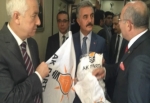 MHP mitinginde AK Parti bayrakları