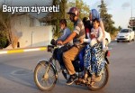 Motosiklet üstünde ailecek bayram ziyareti!