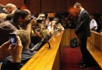 Oscar Pistorius tutuksuz yargılanacak