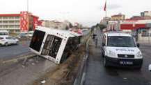 Pendik'te otobüs devrildi