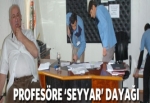 Profesöre 'seyyar' dayağı!