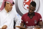Suudi Arabistanlı futbolcu imza töreninde Beşiktaş forması giydi