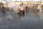Taksim'deki polis müdahalesinde inanılmaz an!