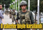 Terör operasyonundan dönen askerlere halktan destek