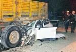 TIR'a çarpan sürücü feci şekilde can verdi