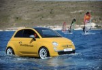 Yüzen Fiat 500'ler ilgi odağı