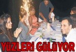 Yüzleri gülüyor