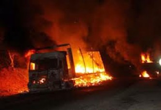 Tunceli'de tırlar kundaklandı