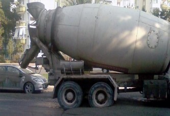 Üzerine 10 ton beton döküldü