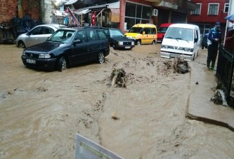 Yağmur iki can aldı