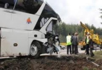 Yolcu otobüsü kaza yaptı 5 ölü