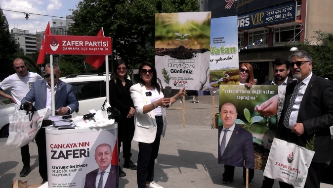 Zafer Partisi Çevre Günü için “Ümit Özdağ’a Özgürlük” fidanları dağıttı